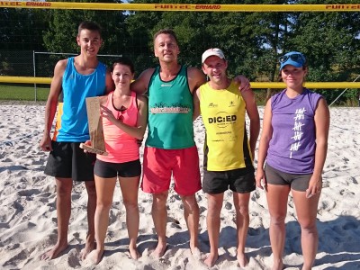 Das Siegerteam des Beachvolleyball Quattro Mixed Turniers am 12.09.2015