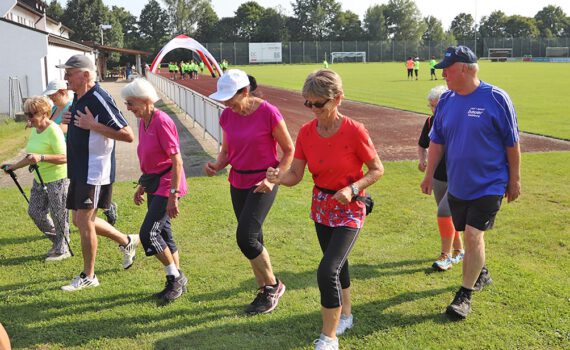 Walking Gruppe beim 7 Kilometer-Abschluss