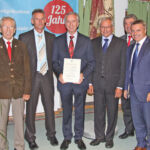 Georg Lohmeier wurde für 12 verdienstvolle Jahre als TSV-Vorsitzender zum Ehrenvorstand ernannt. Festabend TSV Velden - Ernennung Georg Lohmeiers zum Ehrenvorstand