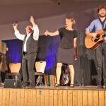 Die Volksmusikscharfschützen der Couplet AG verstanden es perfekt, so manche gesellschaftliche und politische bayerische Eigenheit zu derblecken.