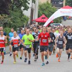 Startszene zum Marktlauf mit 142 Teilnehmern.