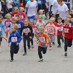 Die jüngsten Läufer (Jahrgang 2013 und jünger) beim Start zum Bambinilauf 1.